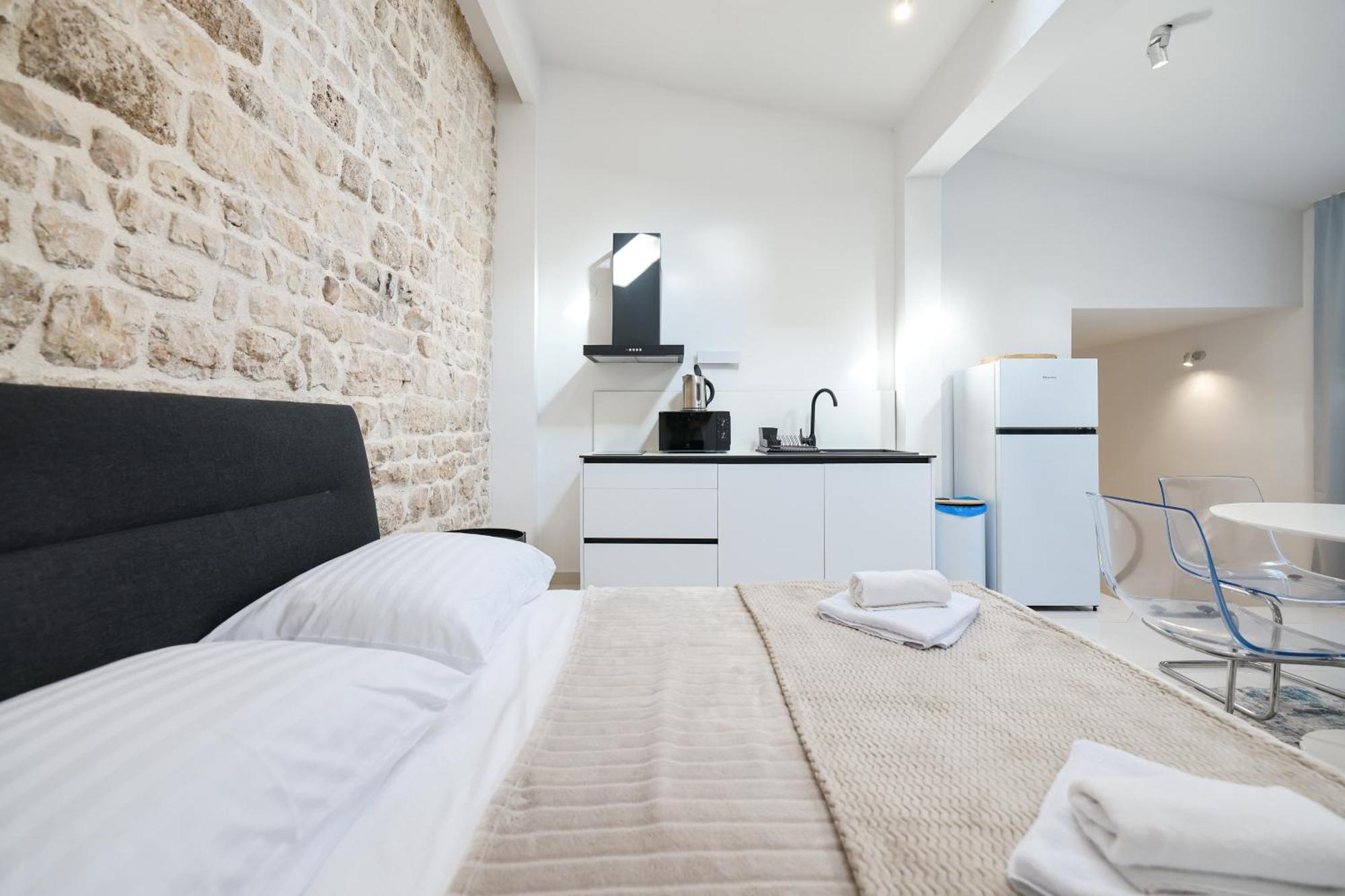 Apartment Hidden In The Center