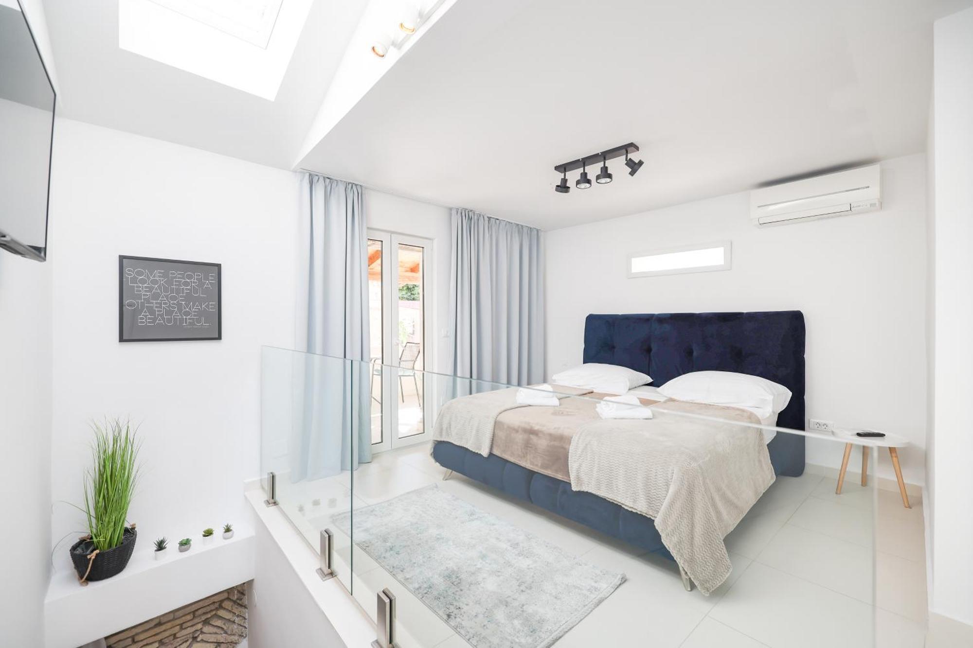 Apartment Hidden In The Center *